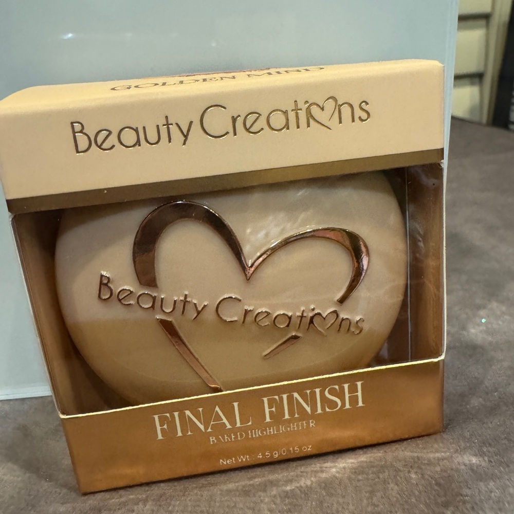Beauty creation gold fashioned.‎ Final finish baked highlighter in gold.